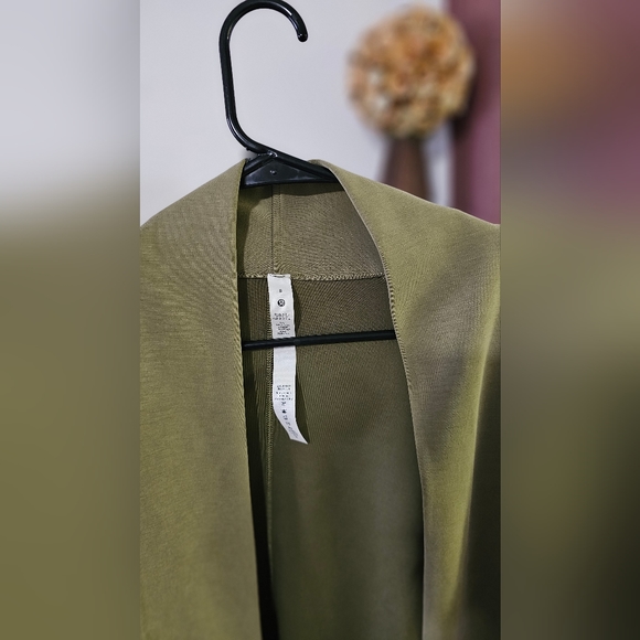 Lululemon Softstreme wrap - Picture 10 of 16